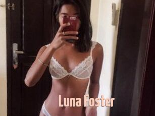 Luna_Foster