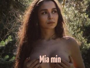 Mia_min