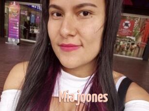 Mia_joones